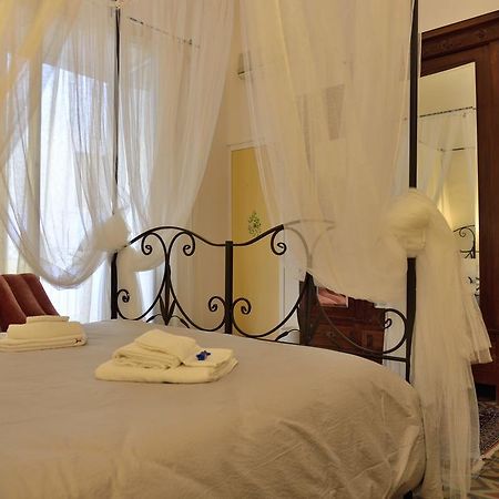Real Teatro Umberto I Bed & Breakfast Palermo Bagian luar foto