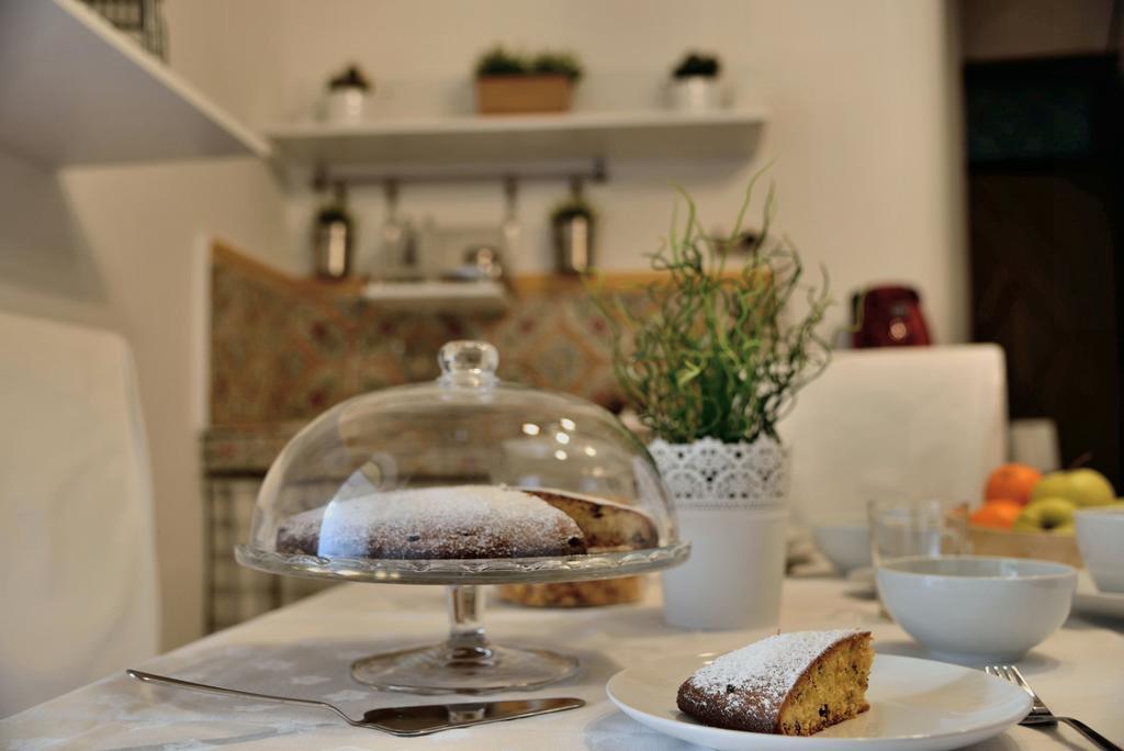 Real Teatro Umberto I Bed & Breakfast Palermo Bagian luar foto