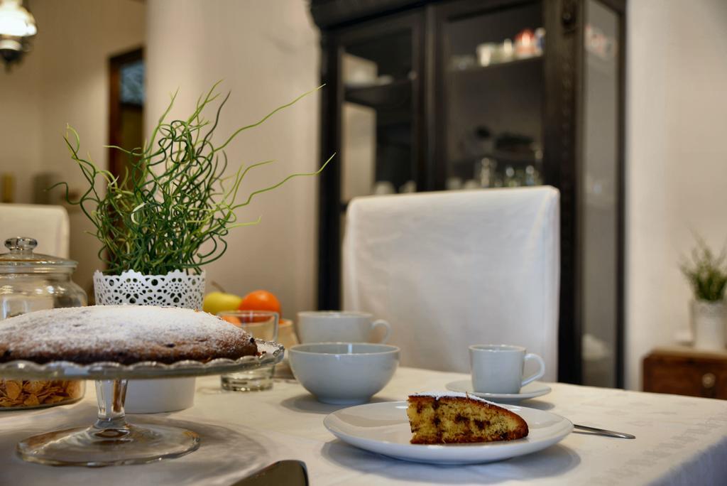 Real Teatro Umberto I Bed & Breakfast Palermo Bagian luar foto