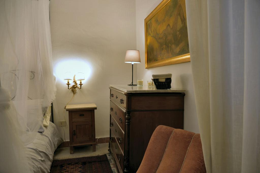 Real Teatro Umberto I Bed & Breakfast Palermo Bagian luar foto