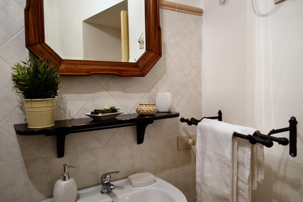 Real Teatro Umberto I Bed & Breakfast Palermo Bagian luar foto