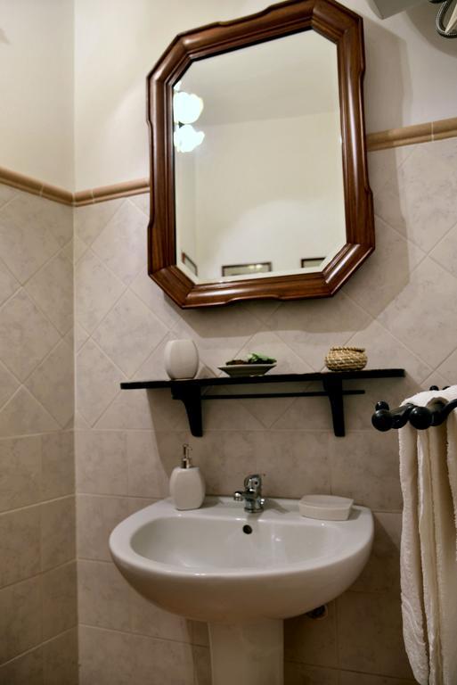 Real Teatro Umberto I Bed & Breakfast Palermo Bagian luar foto