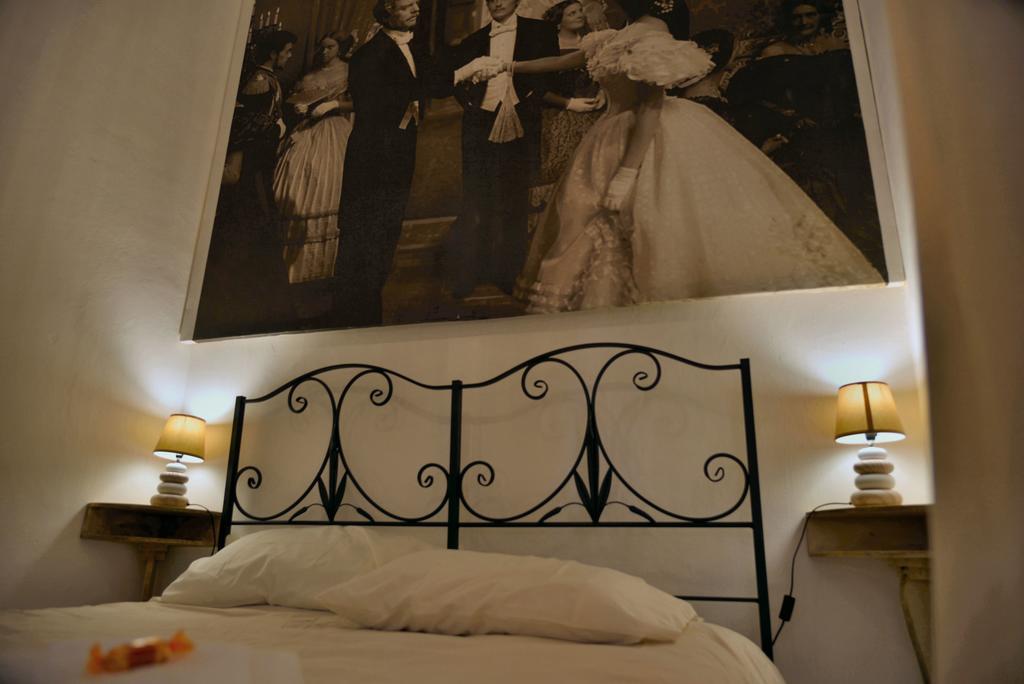 Real Teatro Umberto I Bed & Breakfast Palermo Bagian luar foto