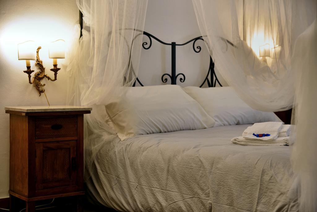 Real Teatro Umberto I Bed & Breakfast Palermo Bagian luar foto
