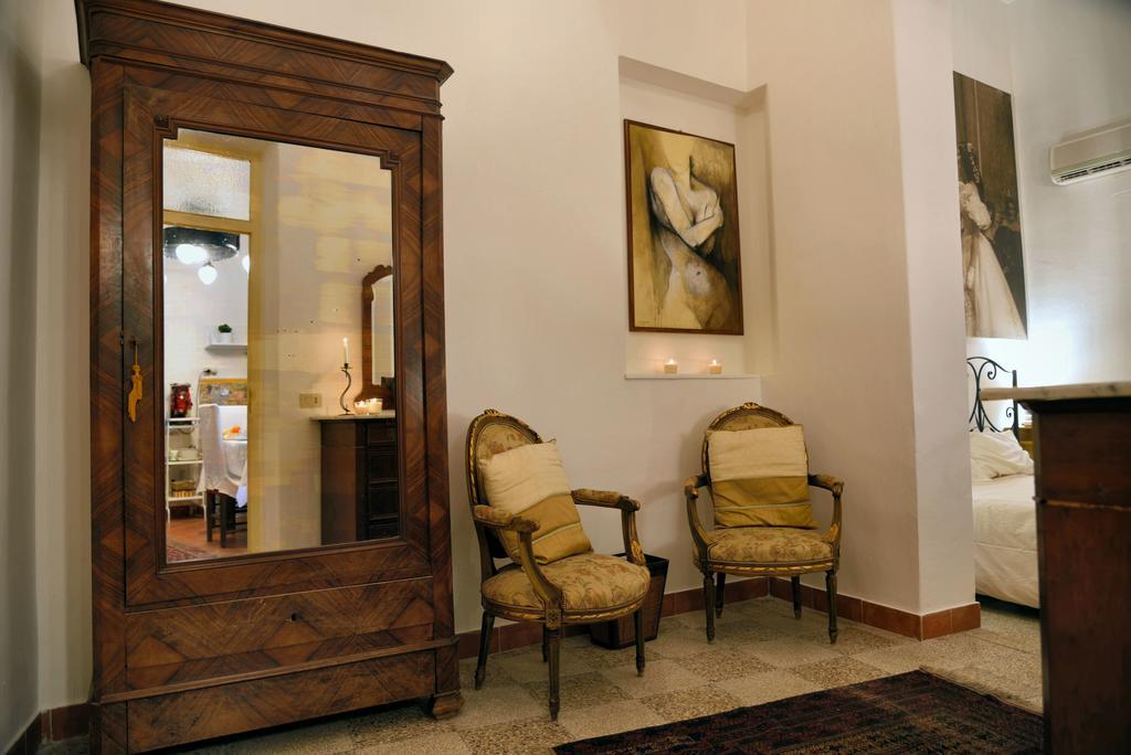 Real Teatro Umberto I Bed & Breakfast Palermo Bagian luar foto