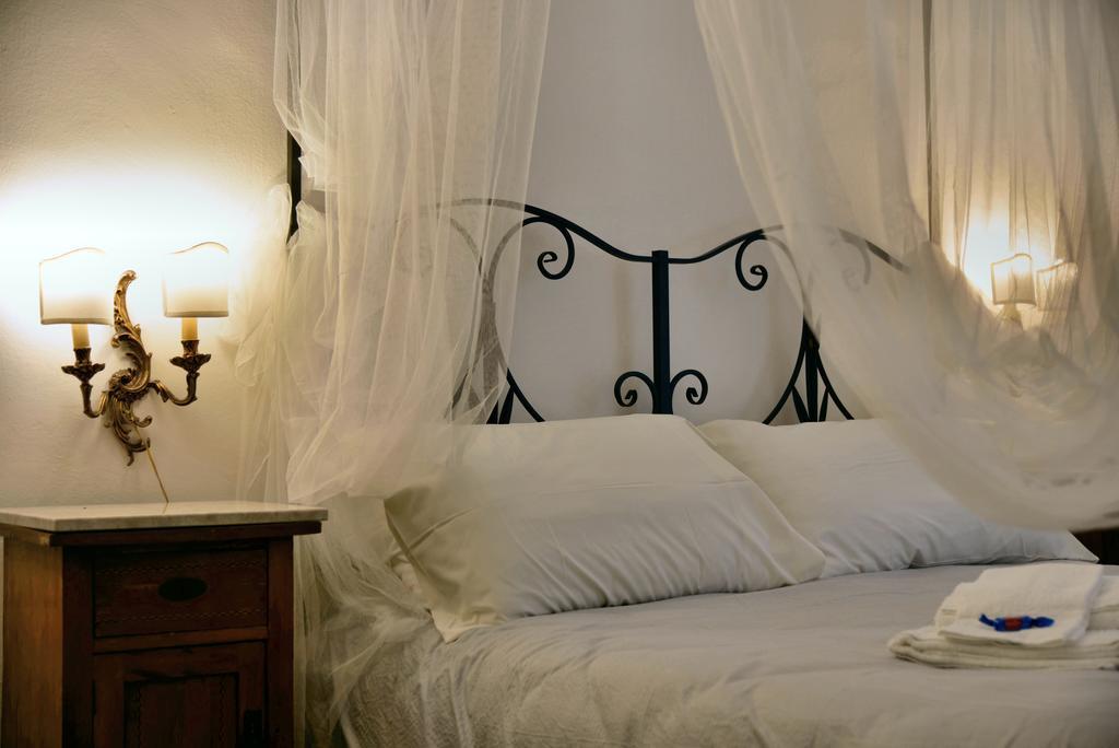 Real Teatro Umberto I Bed & Breakfast Palermo Bagian luar foto