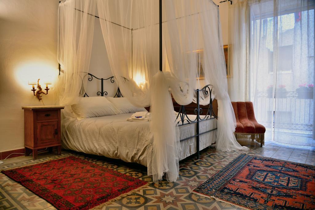 Real Teatro Umberto I Bed & Breakfast Palermo Bagian luar foto