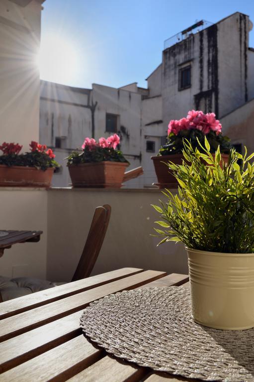 Real Teatro Umberto I Bed & Breakfast Palermo Bagian luar foto